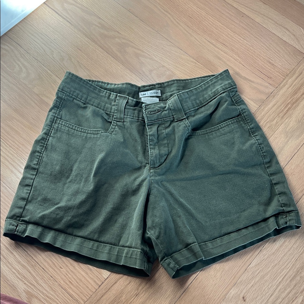 Lee army green stretchy shorts
